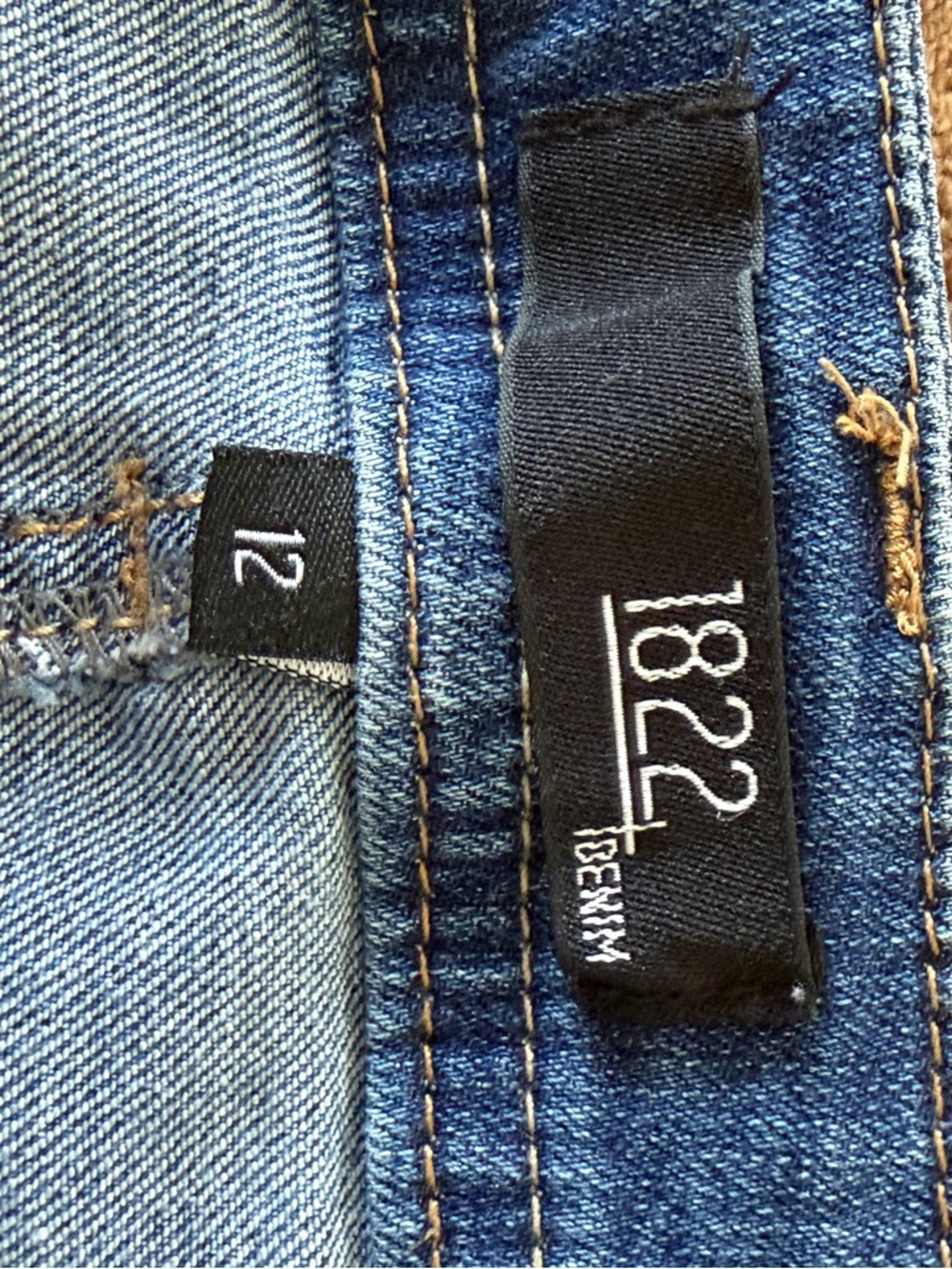 1822 Denim Women's Medium Blue Raw Hem Jean Shorts - Picture 4 of 4